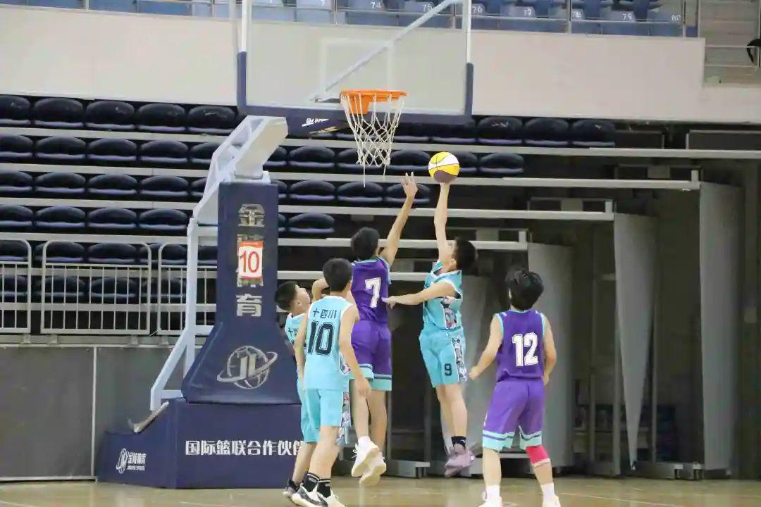 九游网址-重点中学篮球联赛落幕，展现青春活力与竞技水平的简单介绍