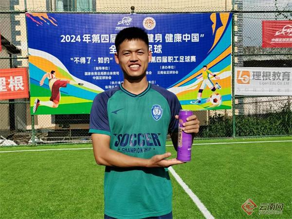 九游娱乐网站-包含“足球+家庭”融合作为行业创新热点，全民参与氛围日益浓厚的词条